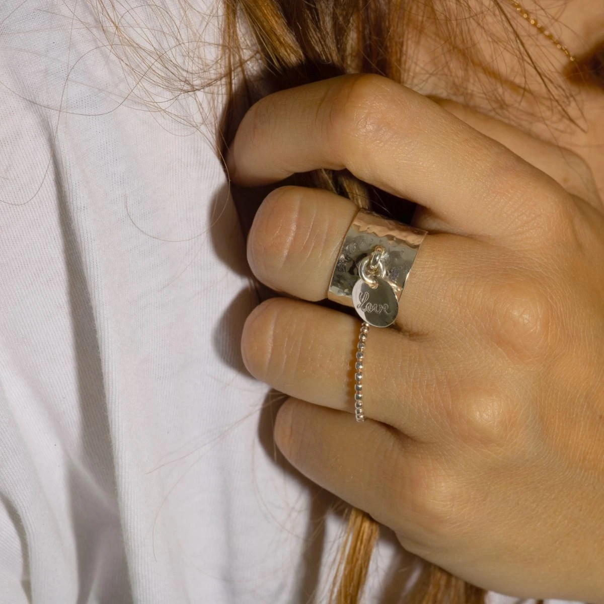 Bague large martelée et mini breloque Argent massif Bague Large Martelée Et Mini Breloque Argent Massif -Atelier de Famille Soldes 15 ans setdesign 8