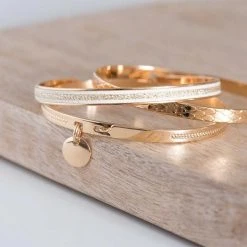 Jonc Ruban Perles 1 Ligne Et Mini Breloque Plaqué Or -Atelier de Famille Soldes 2556 2415 2434 amb 1200