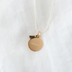 Collier Petite Médaille Et Pompon Sur Lien Coton Plaqué Or (gravure Joaillier) 2 Collier Petite Médaille Et Pompon Sur Lien Coton Plaqué Or (gravure Joaillier) -Atelier de Famille Soldes 2561 1200 1