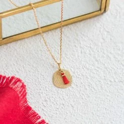 Collier Médaille Irrégulière Frappée Et Pompon -Atelier de Famille Soldes 3172 pompon d cor 1200