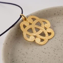 Collier Pendentif Arabesque Sur Lien Satin