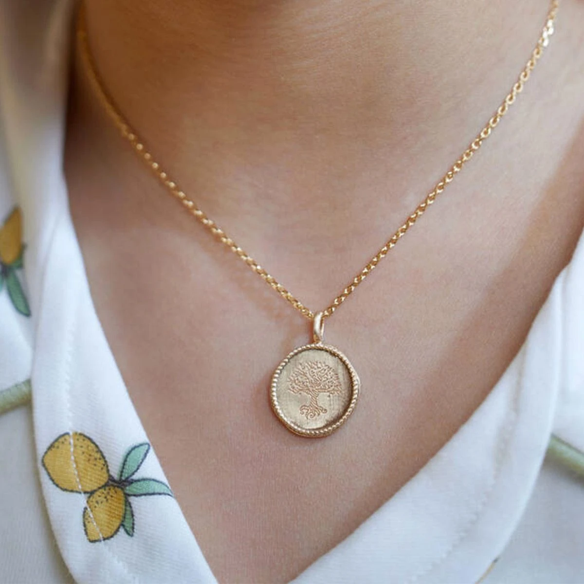 Collier médaille Arbre de vie perlée Collier Médaille Arbre De Vie Perlée -Atelier de Famille Soldes arbre de vie perl e