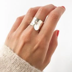 Bague Large Martelée Et Mini Breloque Argent Massif 3 Bague Large Martelée Et Mini Breloque Argent Massif -Atelier de Famille Soldes bague argent breloque port e 1200