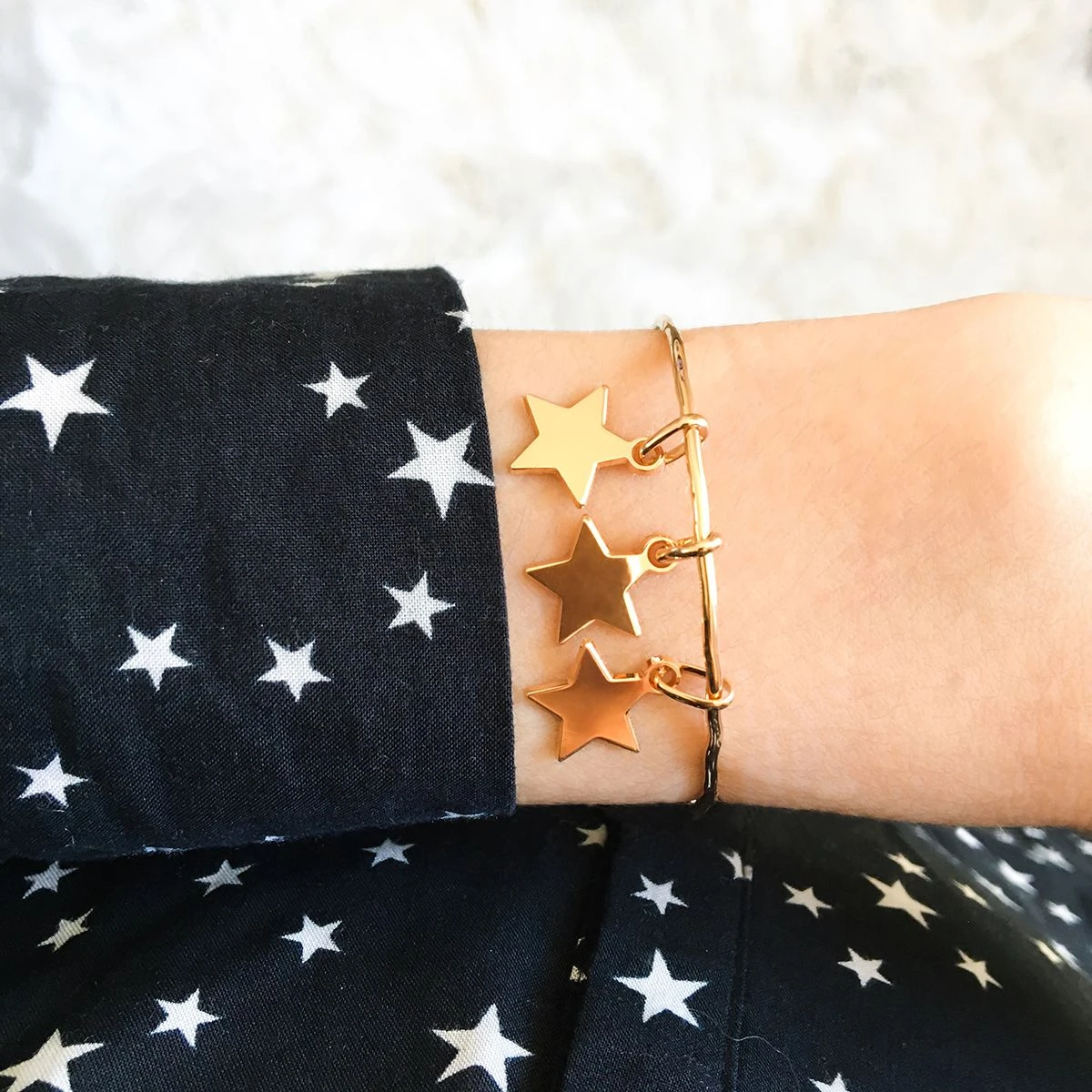 Jonc fin martelé et lien pailleté à composer plaqué Or Jonc Fin Martelé Et Lien Pailleté à Composer Plaqué Or -Atelier de Famille Soldes br jc martel etoil po 2142 amb 1200