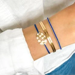 Bracelet Médaille Martelée Colombe Sur Lien Coton -Atelier de Famille Soldes bracelet colombe assortiment port 1200 3118 3121