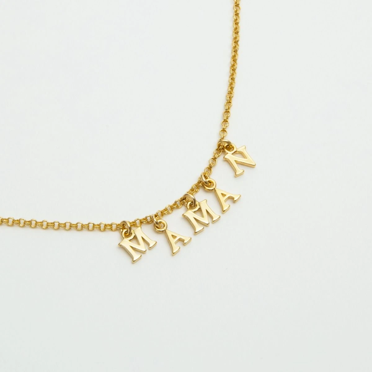 Collier Lettres Prénom Plaqué Or Collier Lettres Prénom Plaqué Or -Atelier de Famille Soldes col lettre maman zoom 1