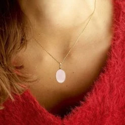 Pendentif Joséphine Sur Chaîne Maille Forçat Plaqué Or 2 Pendentif Joséphine Sur Chaîne Maille Forçat Plaqué Or -Atelier de Famille Soldes col jo rose 1200 1