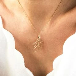 Collier Pendentif Branche De Corail Plaqué Or -Atelier de Famille Soldes collier corail port 3106 1200