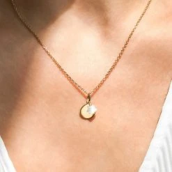 Collier Mini Rond Et Pendentif étoile Nacre Plaqué Or -Atelier de Famille Soldes collier mini breloque nacre port 1200 2720