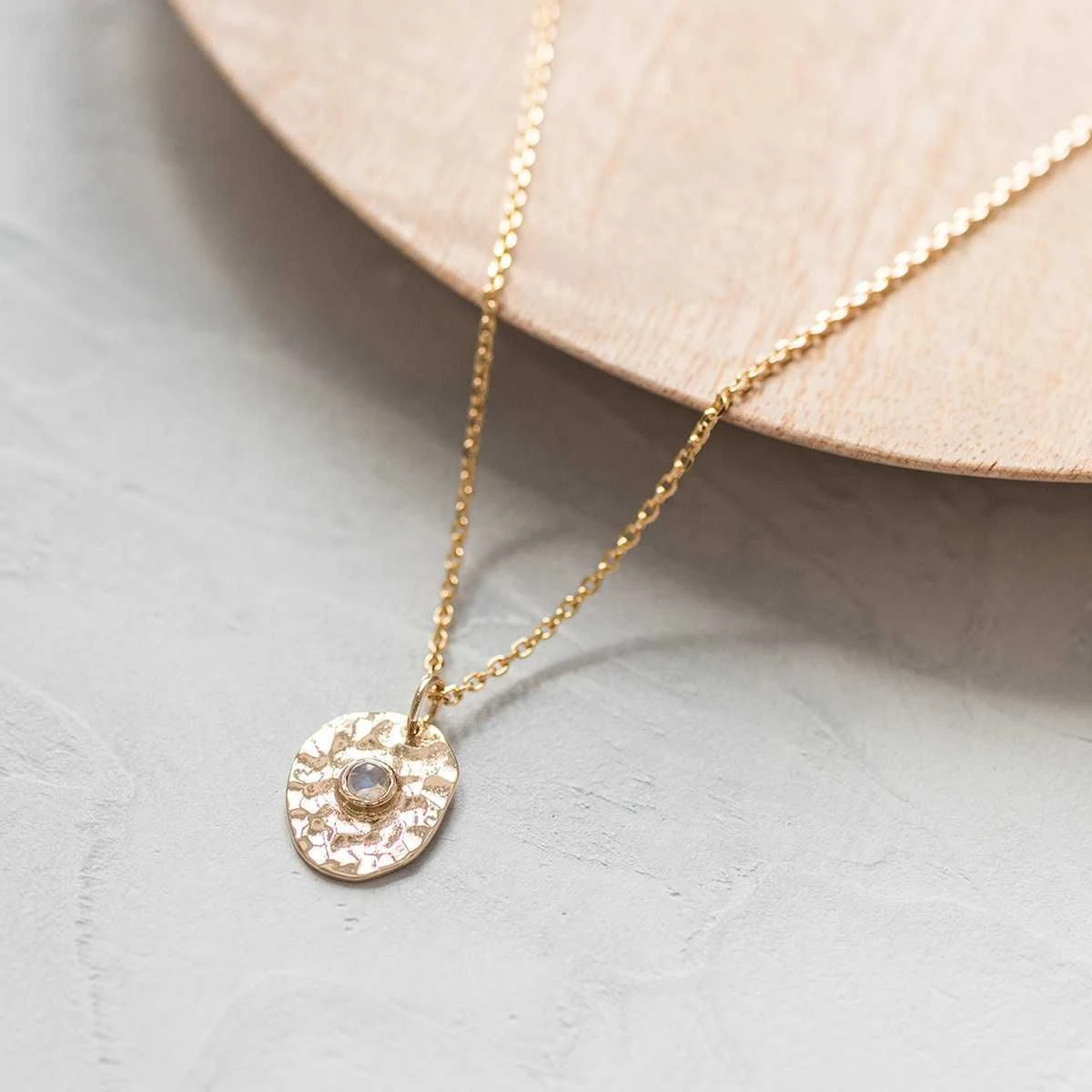 Collier oeil martelé et pierre fine plaqué Or Collier Oeil Martelé Et Pierre Fine Plaqué Or -Atelier de Famille Soldes collier oeil martel d cor 1200 3037