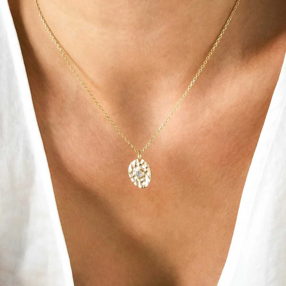 Collier oeil martelé et pierre fine plaqué Or Collier Oeil Martelé Et Pierre Fine Plaqué Or -Atelier de Famille Soldes collier oeil martel port 1200 3037