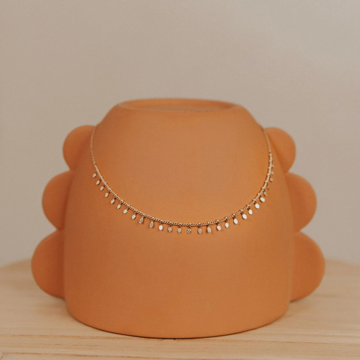 Collier chaîne Pampilles Collier Chaîne Pampilles -Atelier de Famille Soldes collier paillettes shooting 1