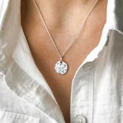 Collier Petite Médaille Martelée Sur Chaîne Maille Forçat Argent Massif -Atelier de Famille Soldes collier petite medaille argent porte 1200 3070