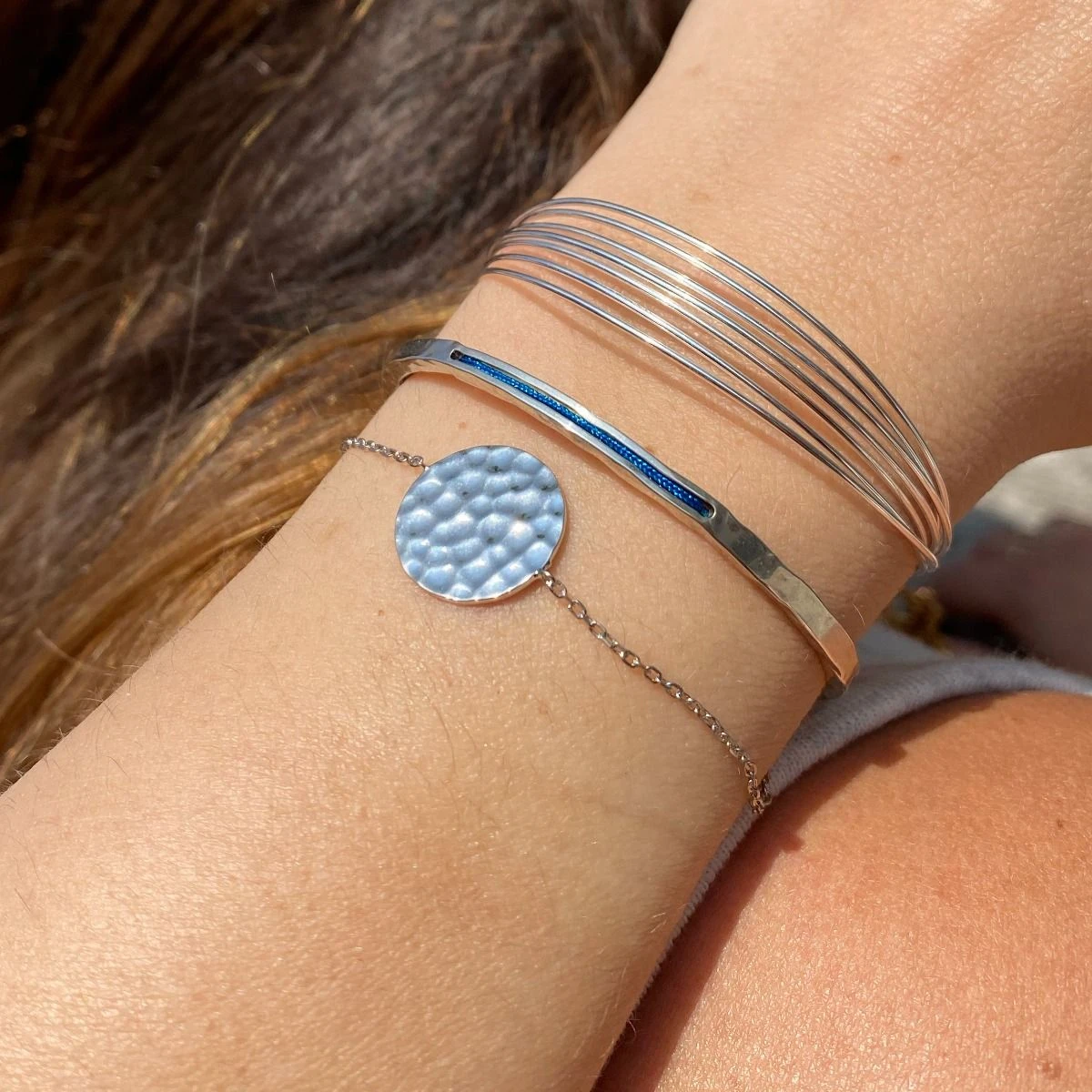 Jonc droit martelé et fil Jonc Droit Martelé Et Fil -Atelier de Famille Soldes compo olympe martel 1