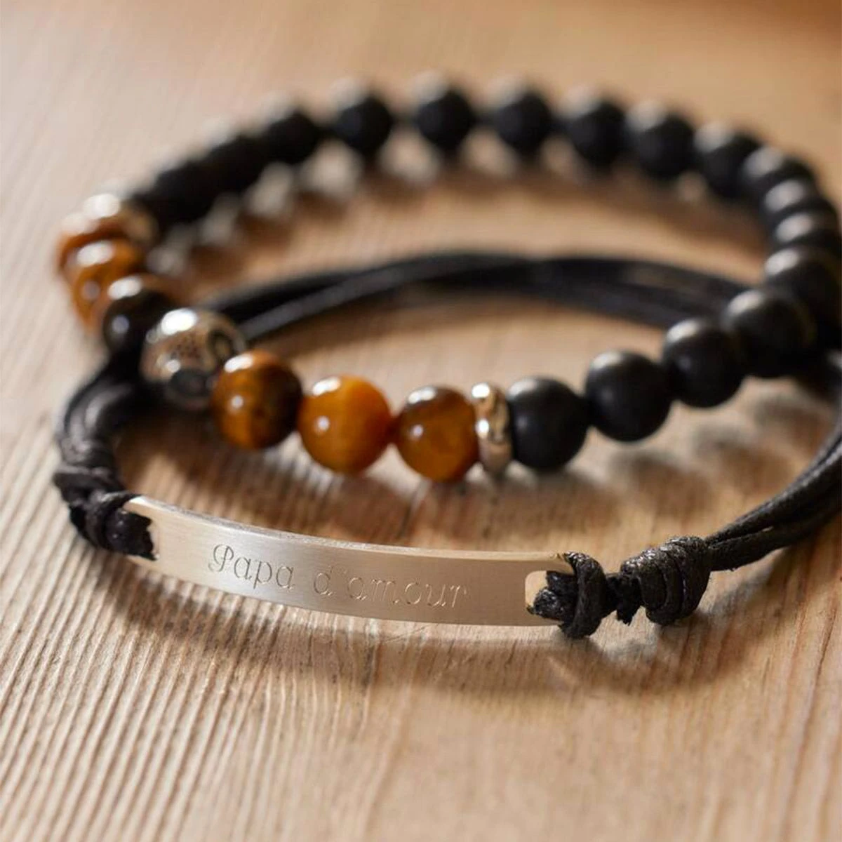 Bracelet homme plaque Argent brossé coton ciré (gravure joaillier) Bracelet Homme Plaque Argent Brossé Coton Ciré (gravure Joaillier) -Atelier de Famille Soldes element brosse