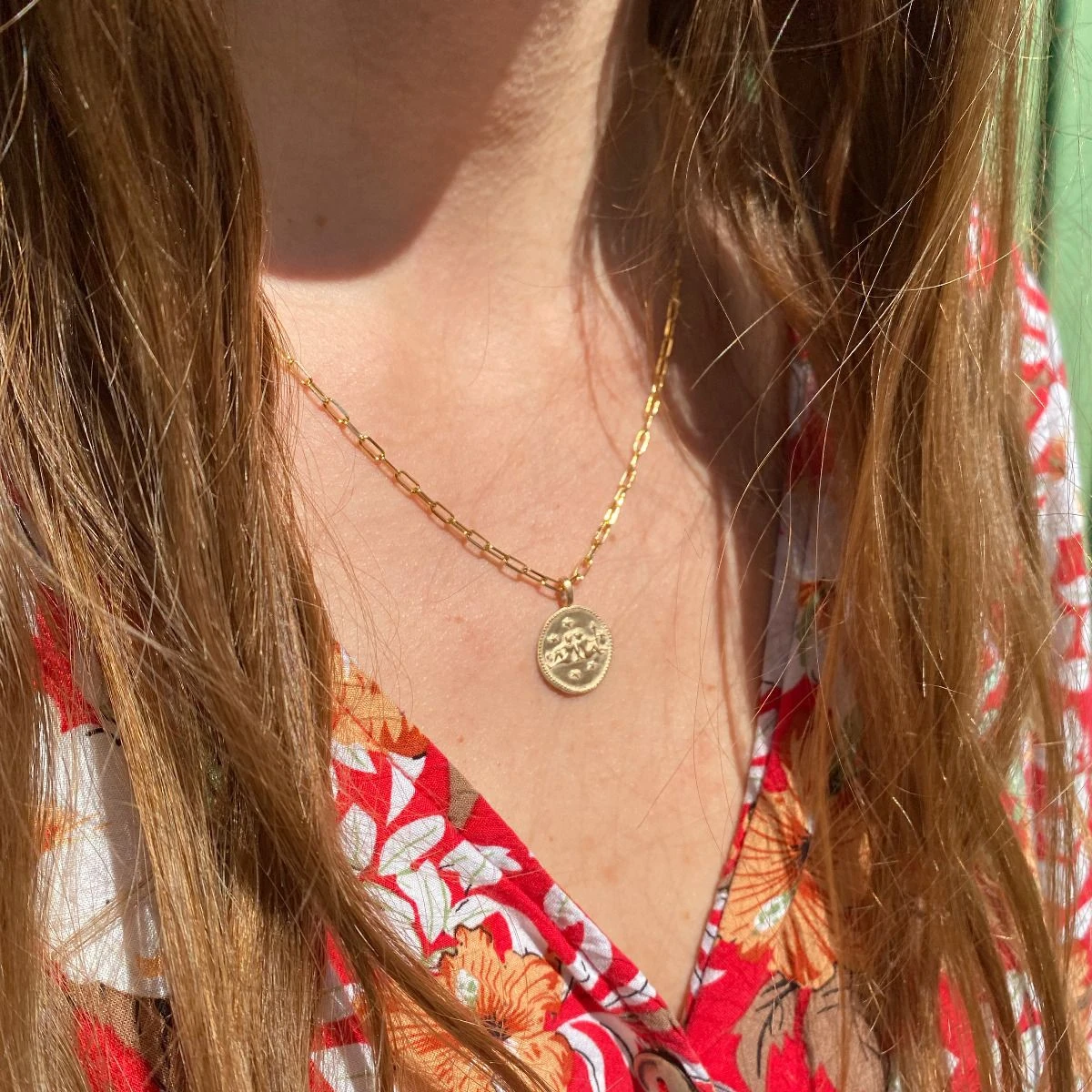 Collier médaille signe du zodiaque sur chaîne maillon ovale plaqué Or Collier Médaille Signe Du Zodiaque Sur Chaîne Maillon Ovale Plaqué Or -Atelier de Famille Soldes