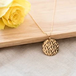 Collier Grande Médaille Martelée Sur Chaîne Forçat Plaqué Or ( Pierre Fine En Option) 2 Collier Grande Médaille Martelée Sur Chaîne Forçat Plaqué Or ( Pierre Fine En Option) -Atelier de Famille Soldes grande m daille martelee decor 1200 1