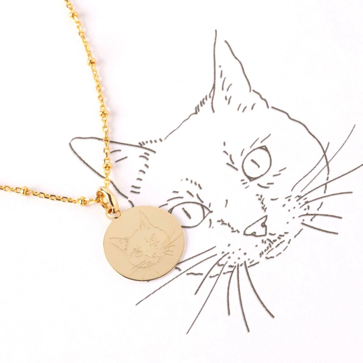 Collier médaille dessin gravé et chaîne perlée Collier Médaille Dessin Gravé Et Chaîne Perlée -Atelier de Famille Soldes gravure dessin chat 2
