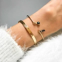 Jonc Martelé -Atelier de Famille Soldes jonc fin martele pierre pompon noir po porte 1200