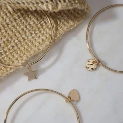 Jonc Rond Plaqué Or, 1 Mini Breloque En Option -Atelier de Famille Soldes jonc rond 1 1