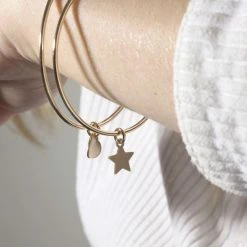 Jonc Rond Plaqué Or, 1 Mini Breloque En Option