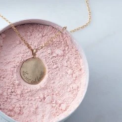 Collier Médaille Nude Sur Chaîne Maille Forçat -Atelier de Famille Soldes medaille nude 3203 1200 1