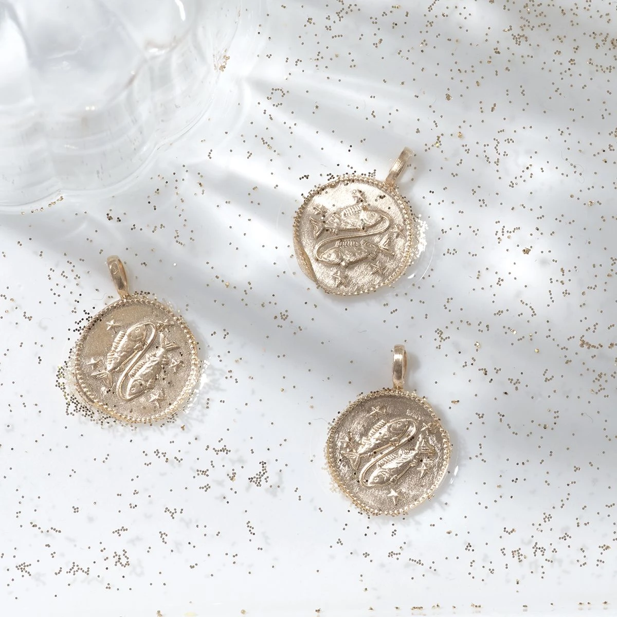Bracelet médaille signe du zodiaque sur chaîne maillon ovale Bracelet Médaille Signe Du Zodiaque Sur Chaîne Maillon Ovale -Atelier de Famille Soldes medaille zodiac poisson 1200 1