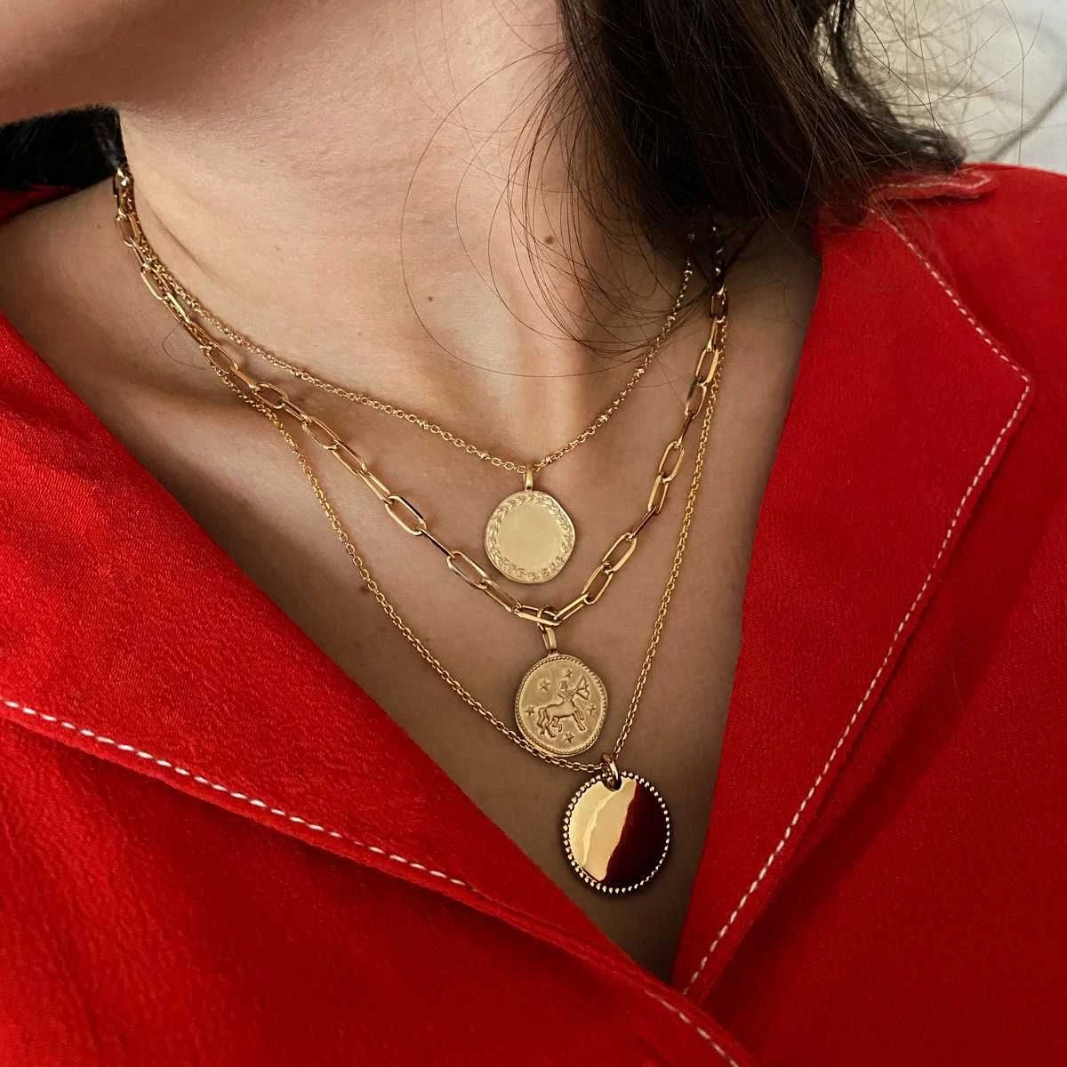 Collier médaille signe du zodiaque sur chaîne maillon ovale plaqué Or Collier Médaille Signe Du Zodiaque Sur Chaîne Maillon Ovale Plaqué Or -Atelier de Famille Soldes porte 6 1200 1