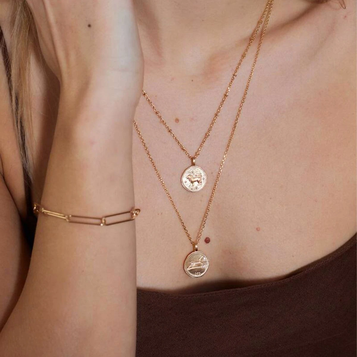 Collier médaille signe astrologique sur chaîne maille forçat plaqué Or Collier Médaille Signe Astrologique Sur Chaîne Maille Forçat Plaqué Or -Atelier de Famille Soldes zodiaque tandem lisse 2